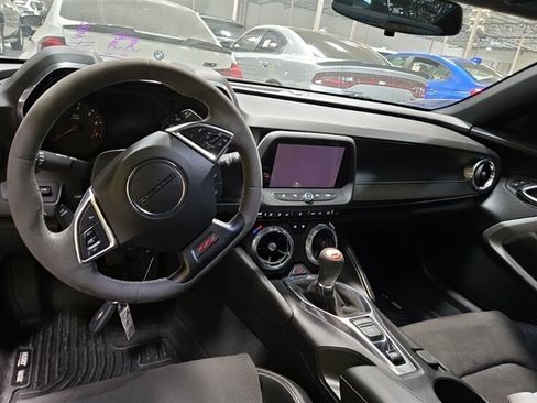 Used 2018 Chevrolet Camaro SS RWD image 7