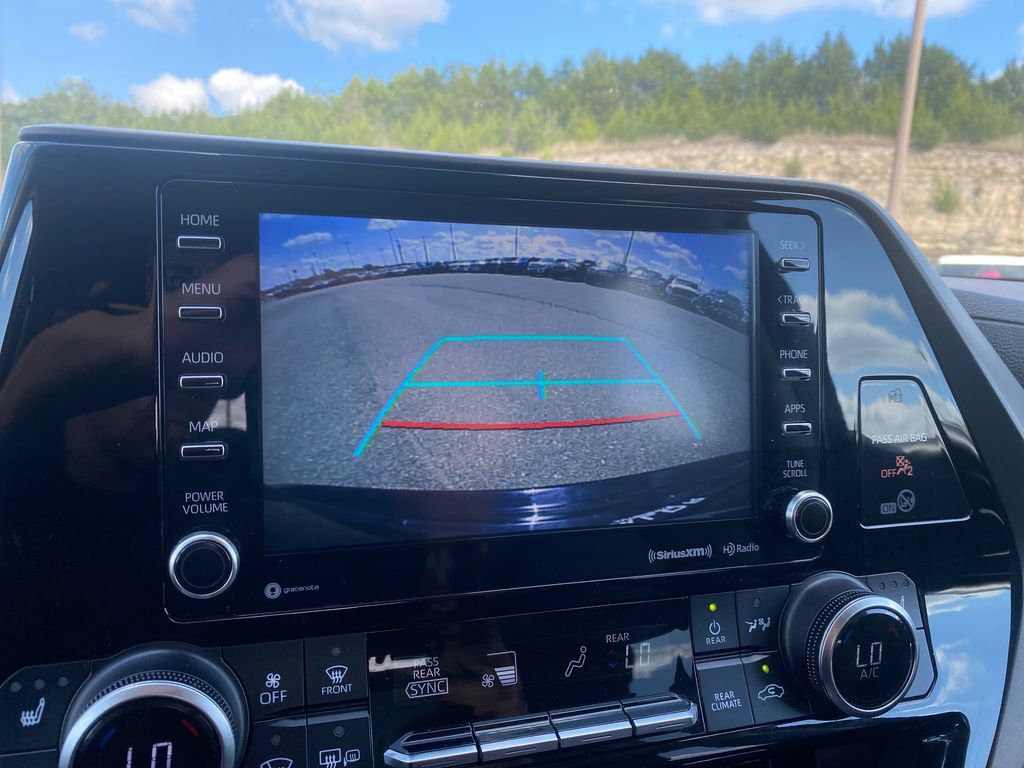 Used 2021 Toyota Highlander XLE AWD/4WD image 37