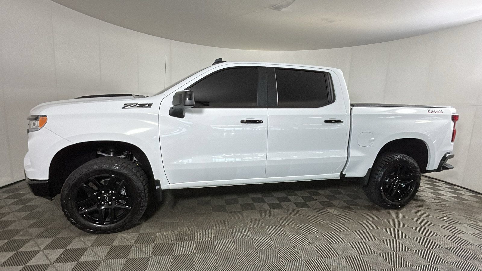 Used 2026 Chevrolet Silverado 1500 LT Trail Boss w/ LPO, Dark Essentials Package AWD/4WD image 7
