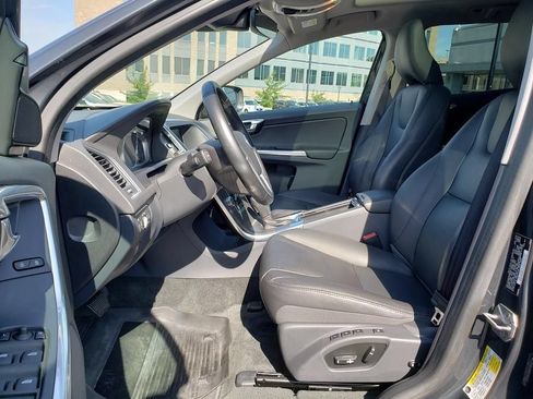 Used 2016 Volvo XC60 T6 w/ Proximity Package AWD/4WD image 17