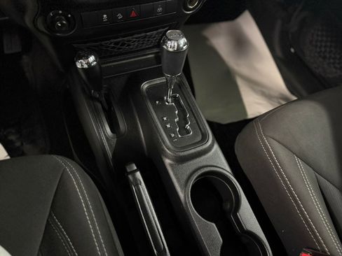 Used 2018 Jeep Wrangler Unlimited Sahara w/ Connectivity Group image 22