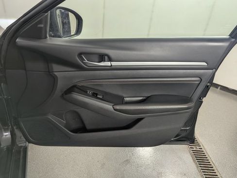 Used 2023 Nissan Altima 2.5 SR AWD/4WD image 19