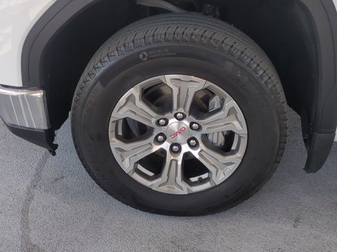 Used 2024 GMC Sierra 1500 SLT image 11