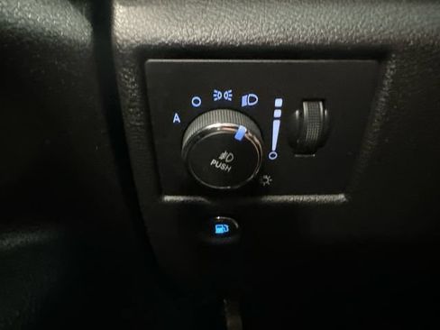 Used 2017 Jeep Grand Cherokee Altitude AWD/4WD image 21