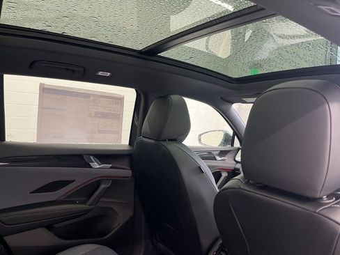 New 2026 Volkswagen Tiguan SE R-Line AWD/4WD image 37