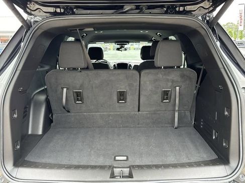 Used 2023 Chevrolet Traverse LT w/ LPO, Cargo Package AWD/4WD image 11