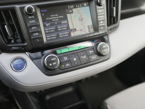 Used 2016 Toyota RAV4 XLE image 17