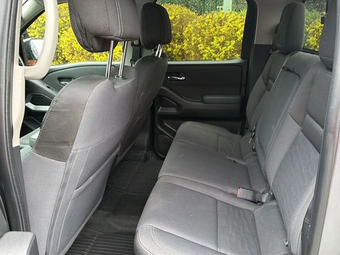 Used 2022 Nissan Frontier SV AWD/4WD image 10