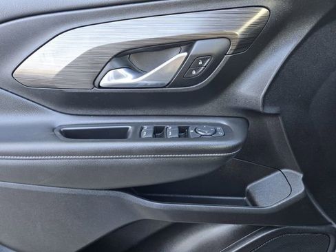 Used 2024 GMC Terrain SLE image 19