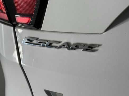 Used 2018 Ford Escape SE w/ Ford Safe & Smart Package image 40