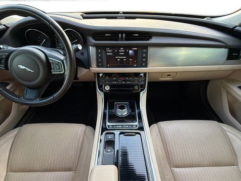 Used 2016 Jaguar XF Prestige RWD image 43