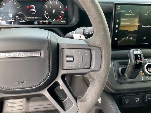 Used 2023 Land Rover Defender 90 V8 image 23