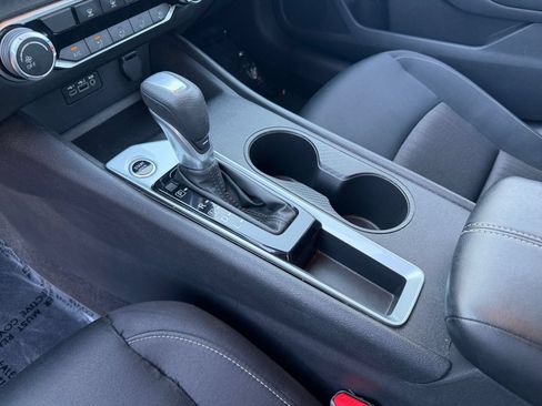 Used 2025 Nissan Altima 2.5 SV FWD image 41