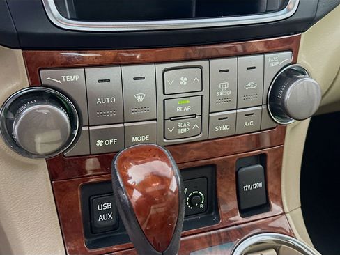 Used 2013 Toyota Highlander Limited FWD image 23