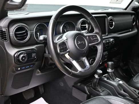 Used 2023 Jeep Wrangler Unlimited Sahara w/ Cold Weather Group AWD/4WD image 15