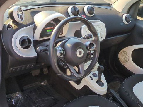 Used 2018 smart fortwo electric drive image 9