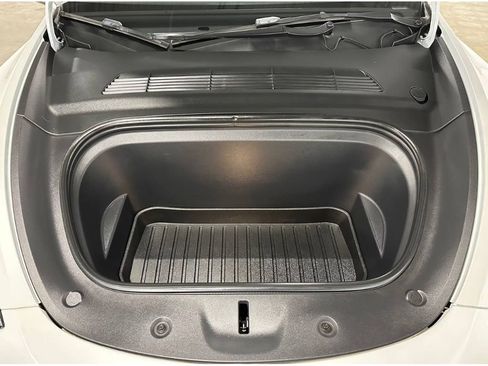 Used 2023 Tesla Model Y Performance image 4