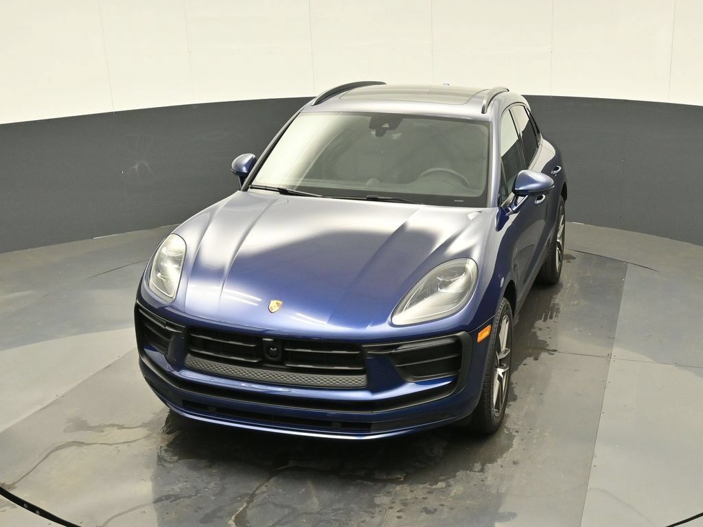 Certified 2026 Porsche Macan AWD/4WD image 33
