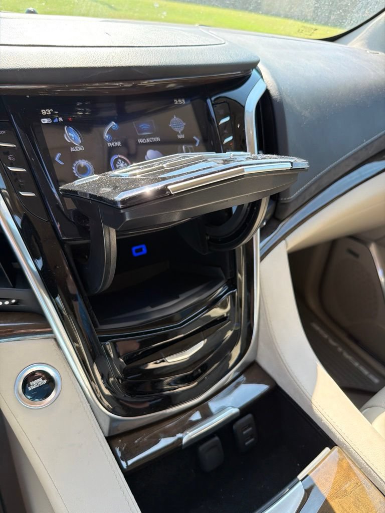 Used 2020 Cadillac Escalade Luxury AWD/4WD image 25
