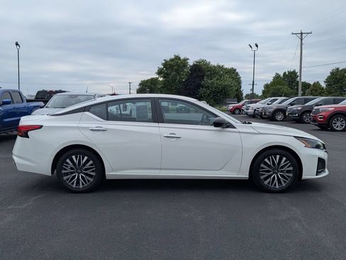 Used 2025 Nissan Altima 2.5 SV FWD image 8