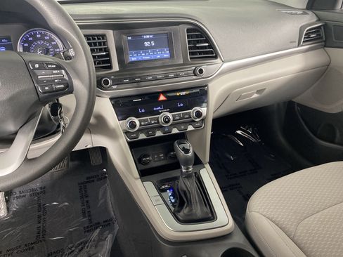 Used 2020 Hyundai Elantra SE FWD image 24