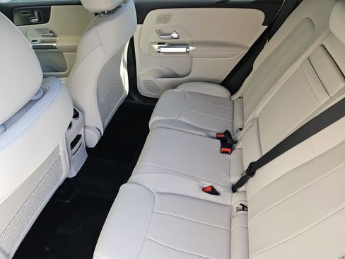 Certified 2025 Mercedes-Benz GLB 250 image 29