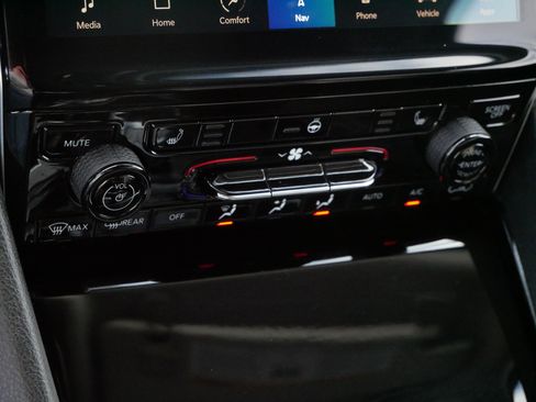 Used 2023 Jeep Grand Cherokee L Limited image 23