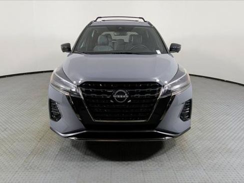 Used 2023 Nissan Kicks SR w/ SR Premium Package FWD image 11