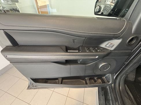 Used 2022 Ford Expedition XLT AWD/4WD image 10