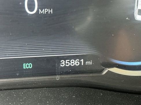 Used 2023 Genesis G70 2.0T image 12