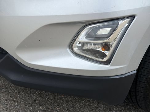 Used 2019 Chevrolet Equinox LT FWD image 12