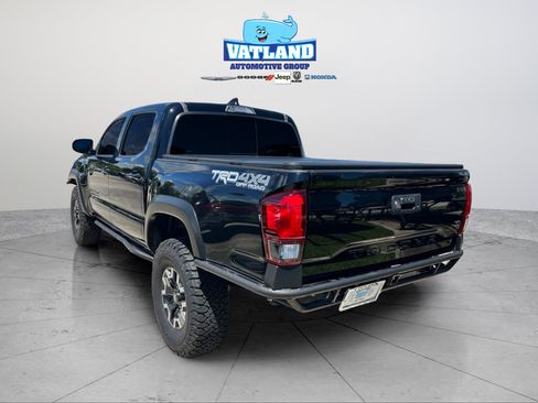 Used 2020 Toyota Tacoma TRD Off-Road AWD/4WD image 3