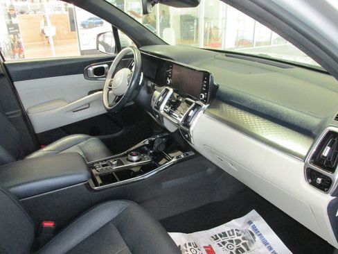 Used 2022 Kia Sorento SX Prestige w/ Panoramic Sunroof Package image 34