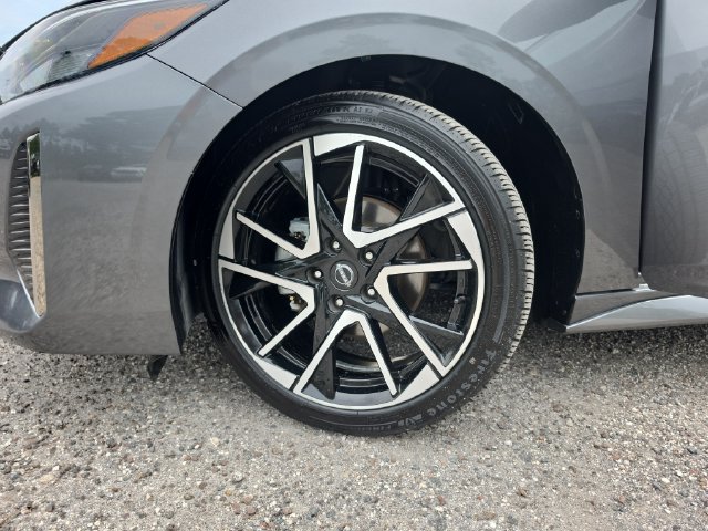 Used 2025 Nissan Sentra SR FWD image 28