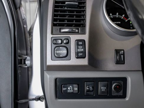 Used 2012 Toyota Tundra Limited image 24