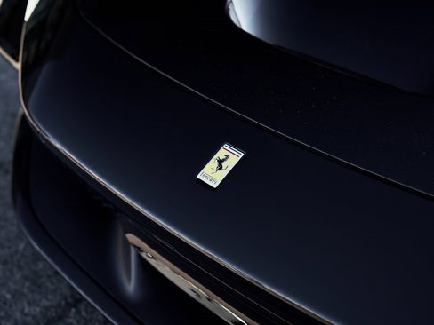 Used 2022 Ferrari F8 Tributo image 7