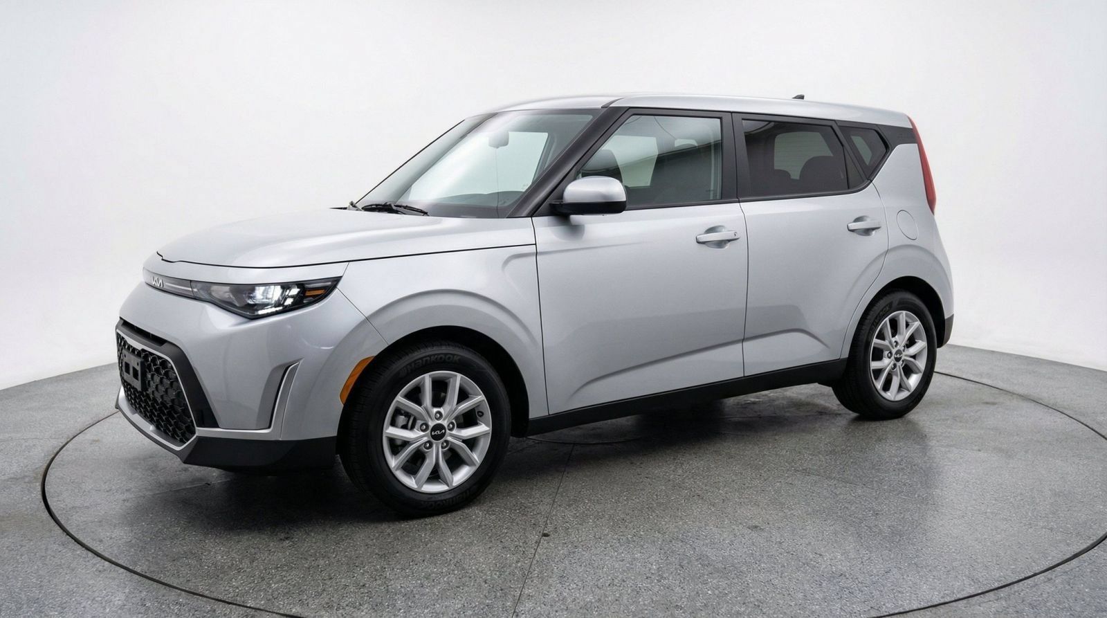 Used 2025 Kia Soul LX w/ LX Technology Package FWD image 3