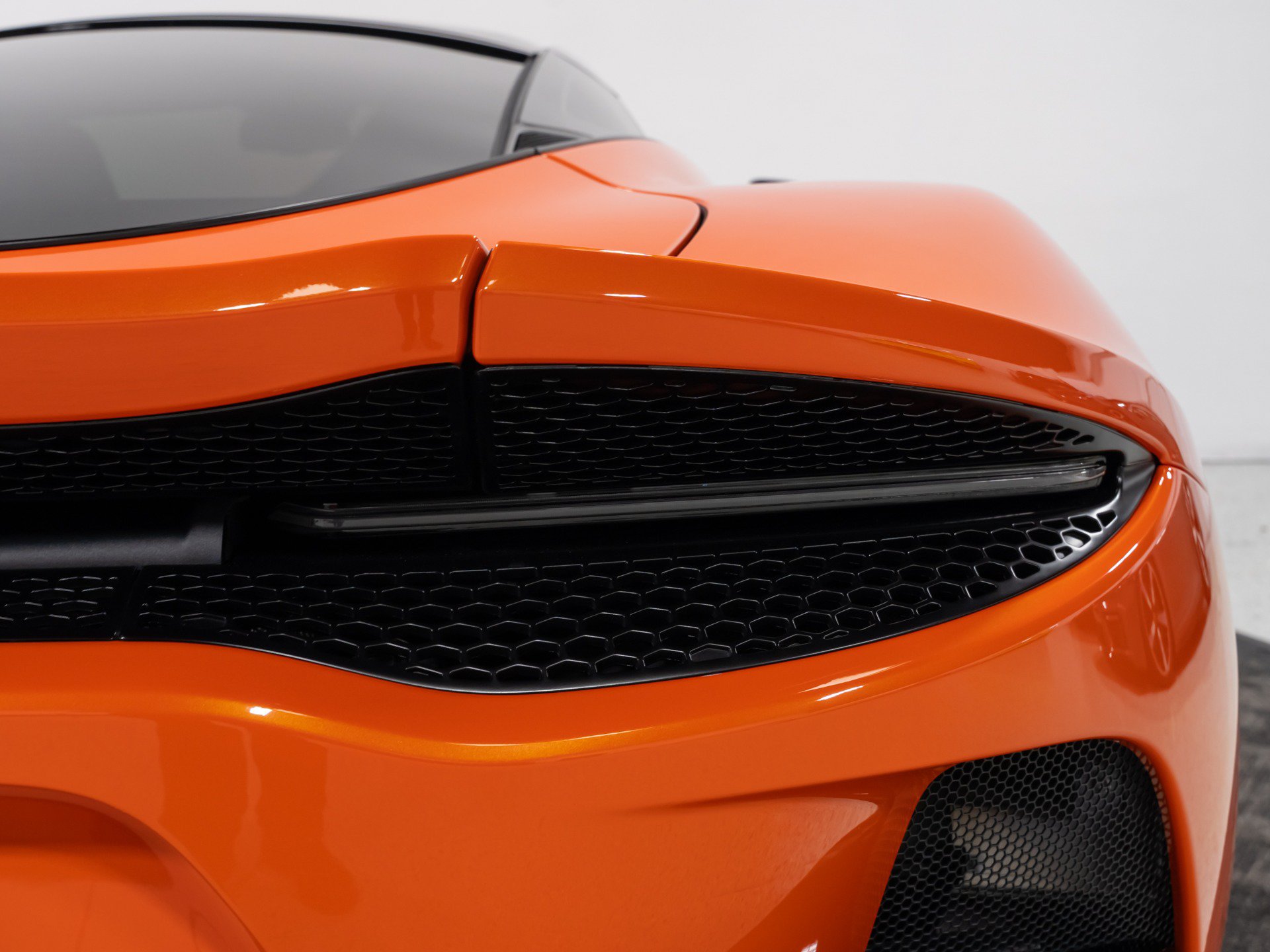 Used 2023 McLaren GT RWD image 24