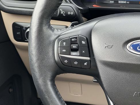 Used 2020 Ford Escape Titanium image 17