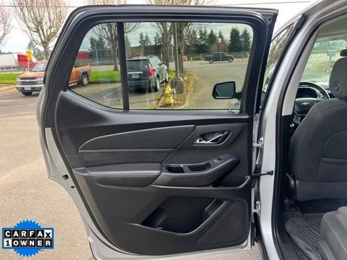 Used 2021 Chevrolet Traverse LS image 11