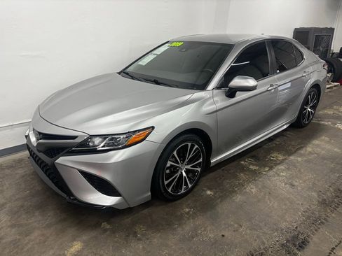 Used 2019 Toyota Camry SE image 1