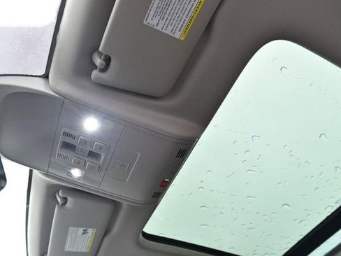 Certified 2023 Volkswagen Taos SE w/ Panoramic Sunroof Package image 22