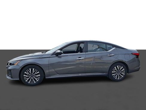 Used 2025 Nissan Altima 2.5 SV image 4