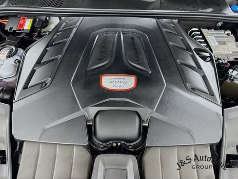 Used 2022 Porsche Cayenne Turbo w/ Assistance Package image 37