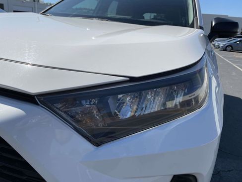 Used 2021 Toyota RAV4 LE FWD image 7