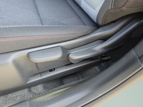 New 2026 Chevrolet Trax RS w/ Sunroof Package FWD image 25