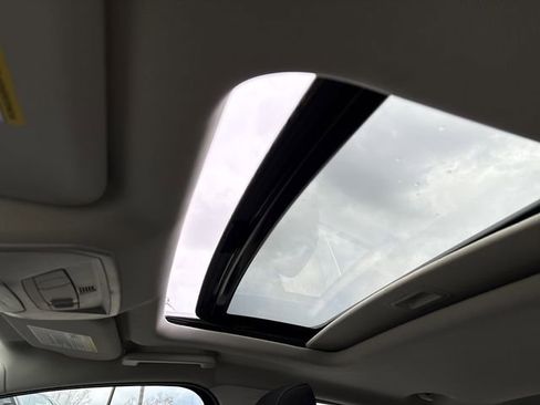 Used 2018 Ford Focus SEL w/ Cold Weather Package image 41