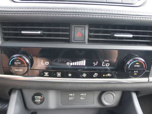 Used 2024 Nissan Rogue SV AWD/4WD image 45