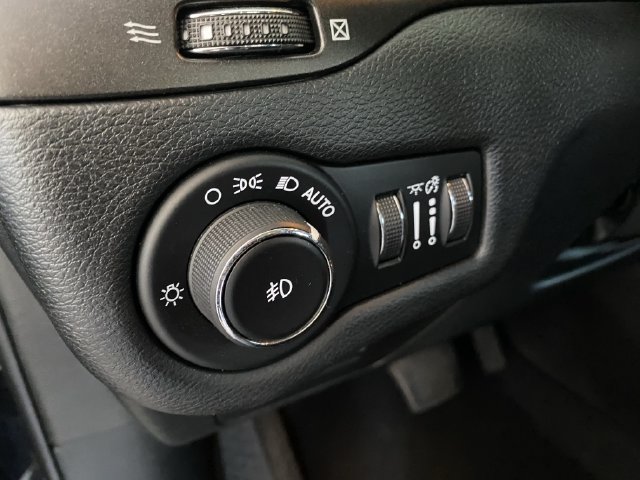Used 2019 Jeep Cherokee Trailhawk w/ Cold Weather Group AWD/4WD image 21