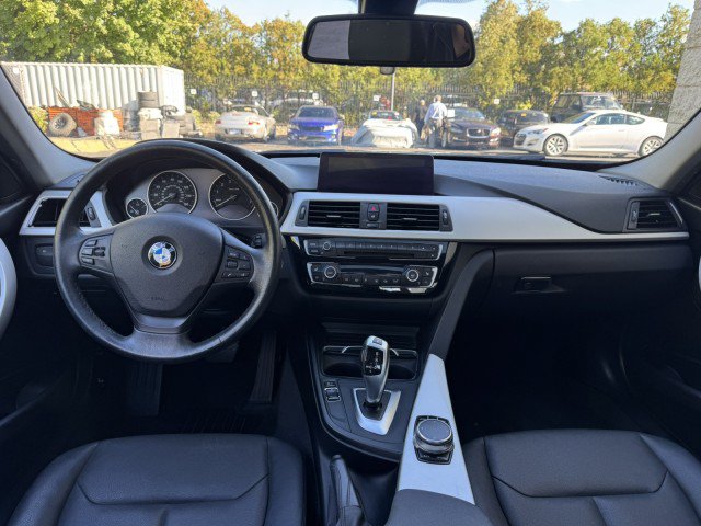 Used 2018 BMW 320i xDrive Sedan w/ Convenience Package AWD/4WD image 28